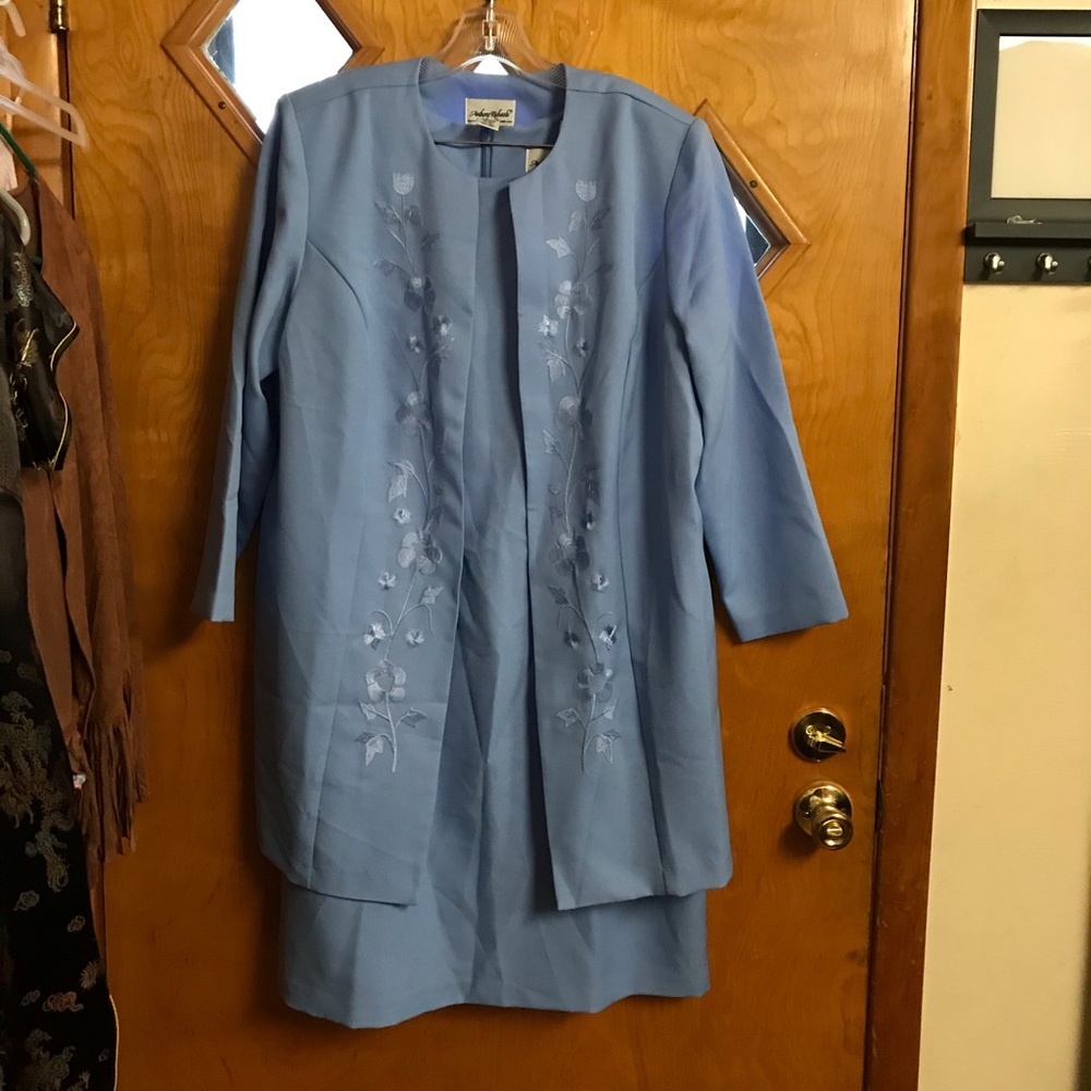 Classy jacket/dress set. Size 18P by Anthony R.